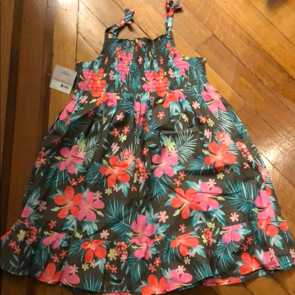 Carters little girl dress size 6, NWT